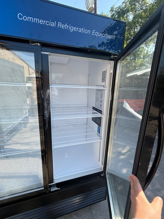 Dukers DSM-69R - 3 Door Reach in Merchandiser Cooler